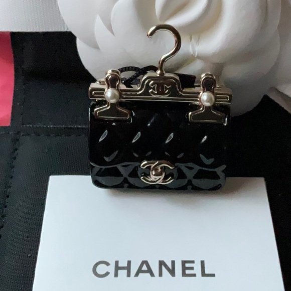 👜 CHANEL HANDBAG  BROOCH 👜 NWT 👜 - Picture 2 of 16